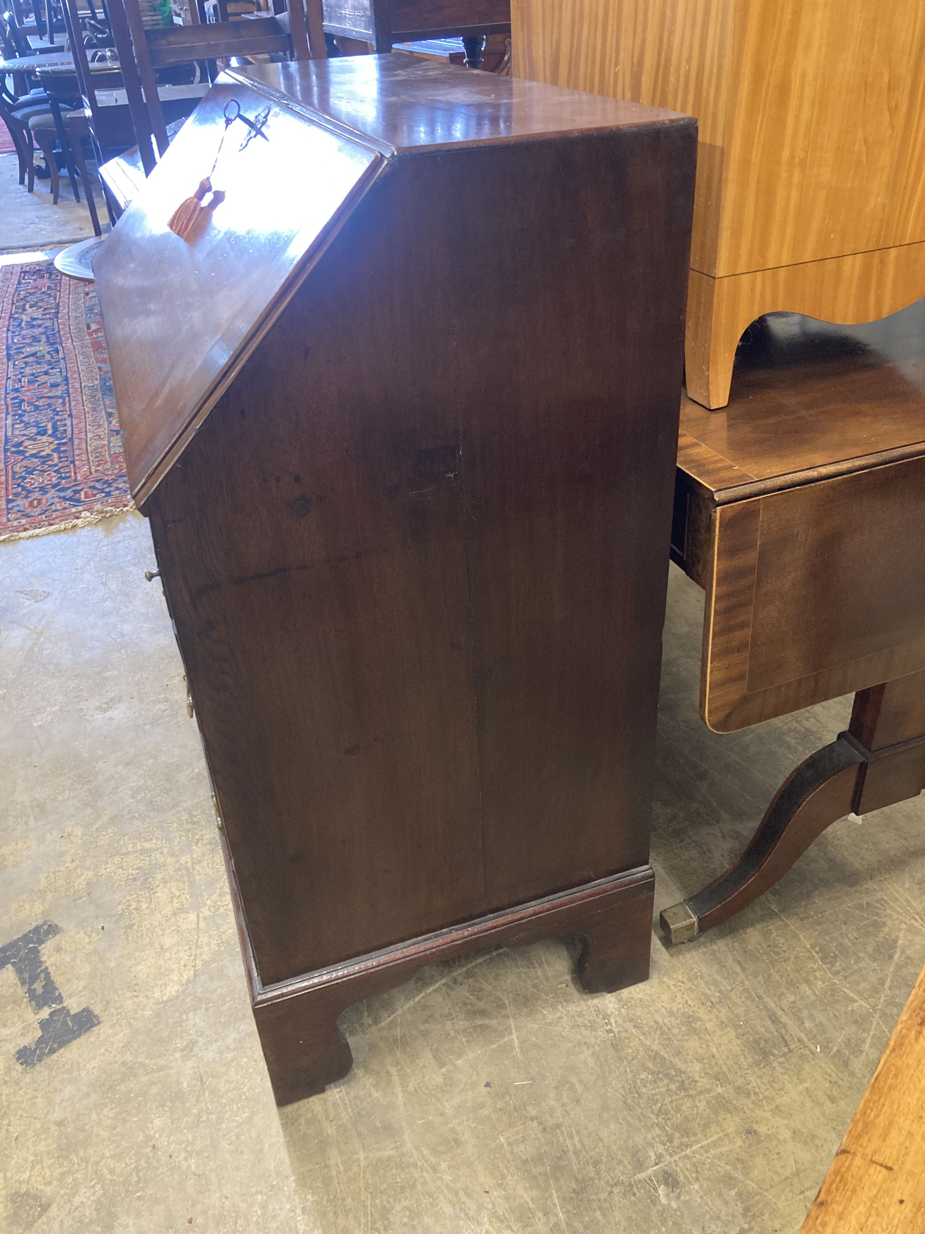 A George III mahogany bureau, width 91cm, depth 51cm, height 108cm